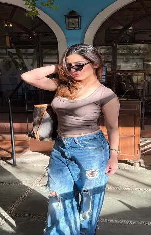 VIP call girl in Chanakyapuri